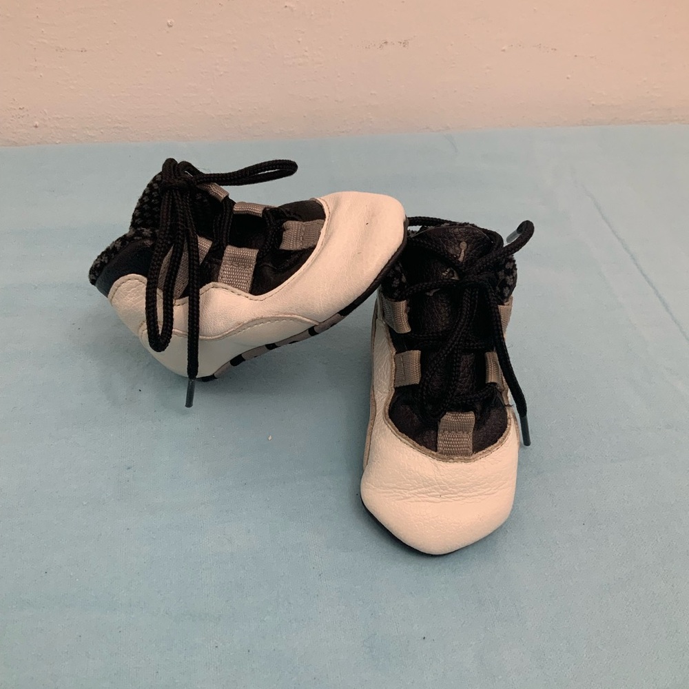 Jordan Kids Black and White Sneakers size2 8cm - Picture 6 of 9